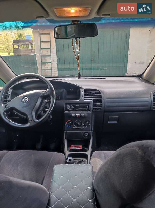 Минивэн Opel Zafira 2001 в Новояворовске