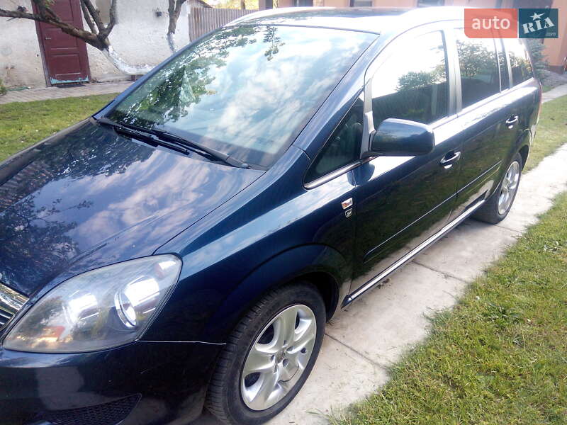 Минивэн Opel Zafira 2010 в Тячеве