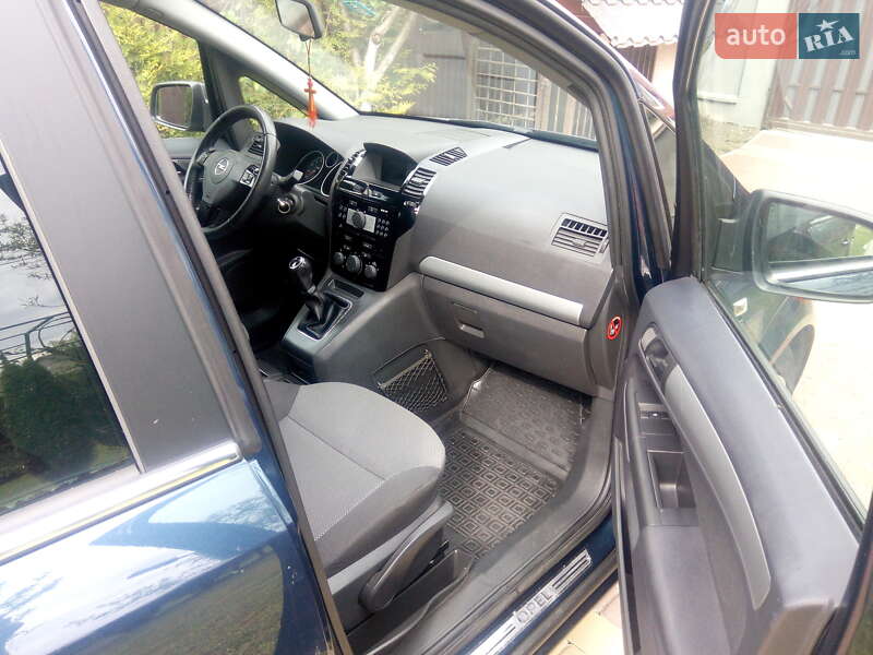 Минивэн Opel Zafira 2010 в Тячеве
