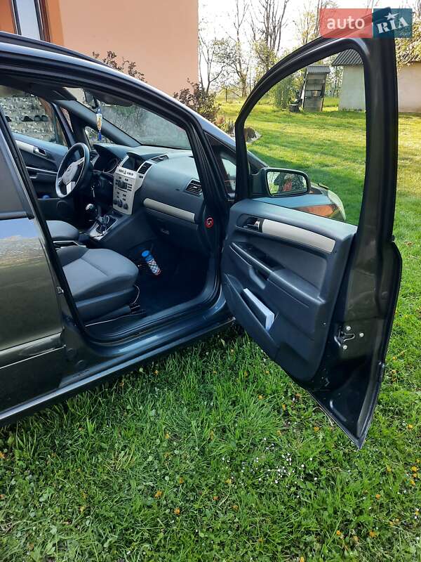 Минивэн Opel Zafira 2008 в Долине фото 9 Минивэн Opel Zafira 2008 в Долине