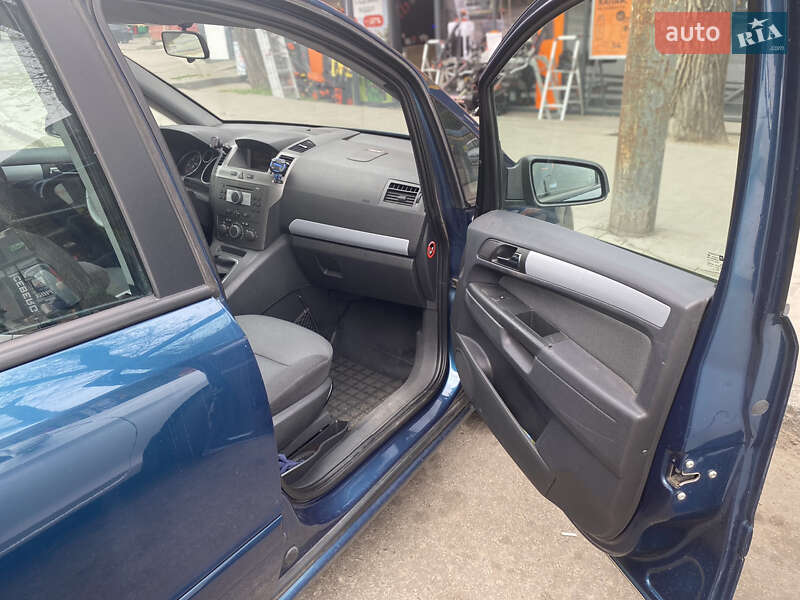 Мінівен Opel Zafira 2006 в Дніпрі