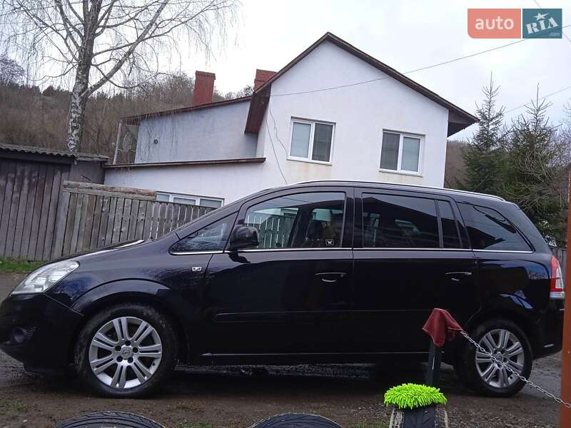 Мінівен Opel Zafira 2010 в Воловцю