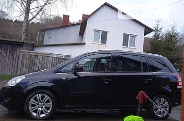 Минивэн Opel Zafira 2010 в Воловце