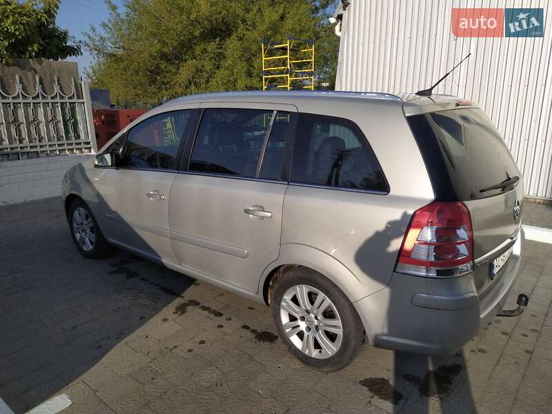 Минивэн Opel Zafira 2008 в Луцке