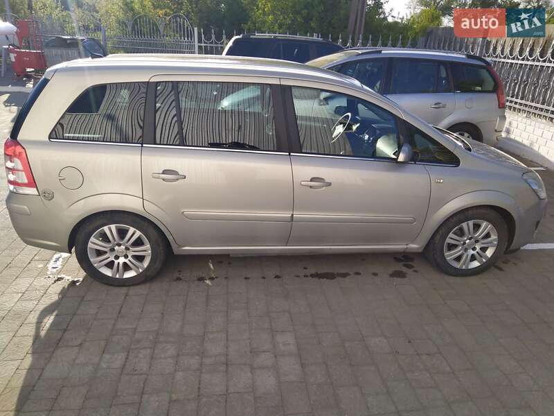 Минивэн Opel Zafira 2008 в Луцке