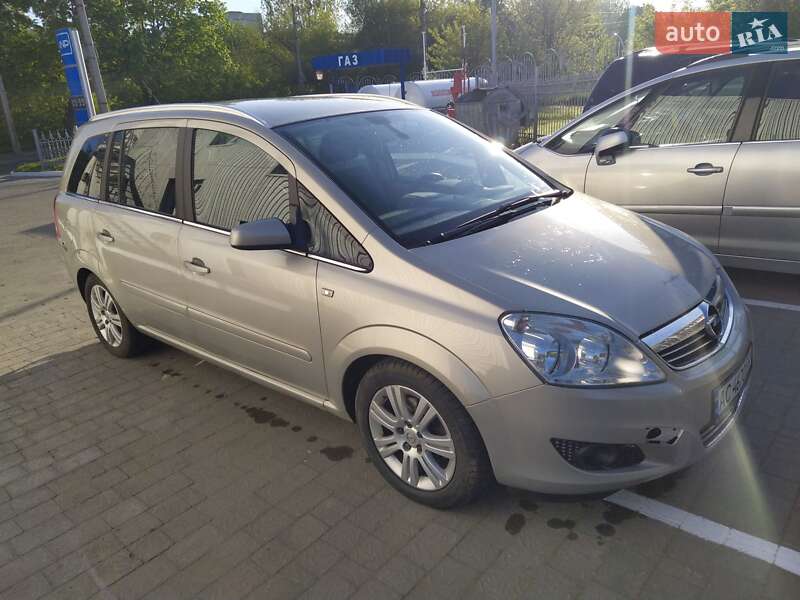 Минивэн Opel Zafira 2008 в Луцке