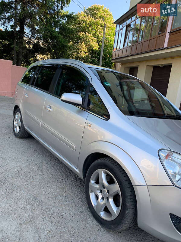 Минивэн Opel Zafira 2008 в Черновцах