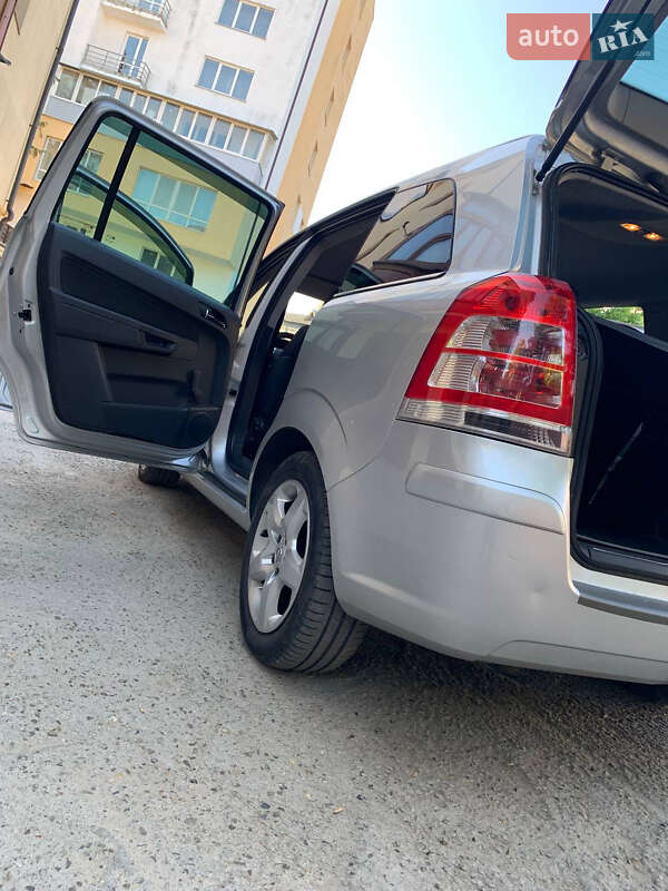 Минивэн Opel Zafira 2008 в Черновцах