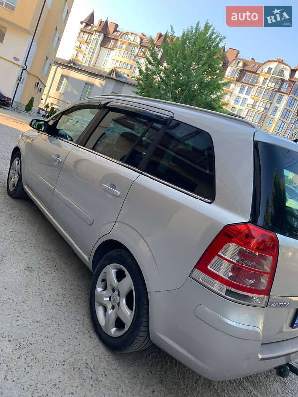 Минивэн Opel Zafira 2008 в Черновцах