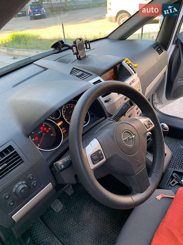 Минивэн Opel Zafira 2008 в Черновцах