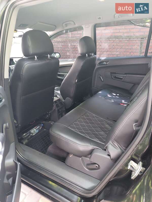 Минивэн Opel Zafira 2007 в Калиновке