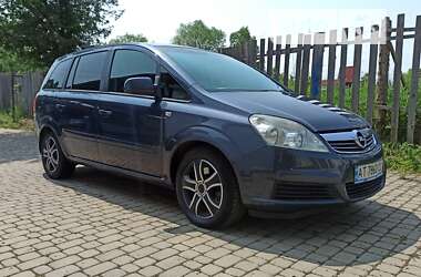 Минивэн Opel Zafira 2010 в Долине