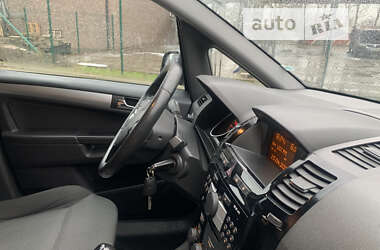 Минивэн Opel Zafira 2011 в 