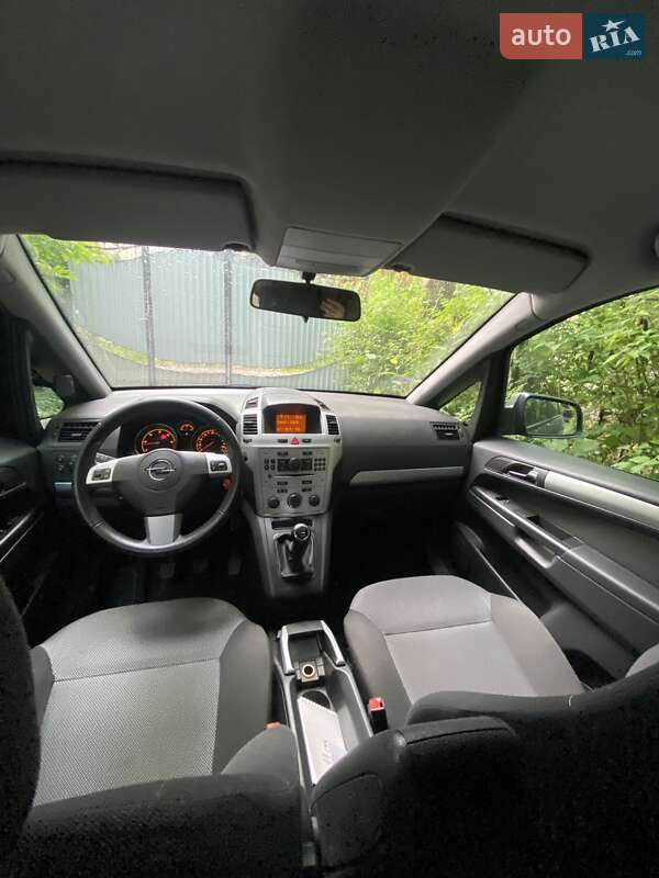 Минивэн Opel Zafira 2009 в Ивано-Франковске