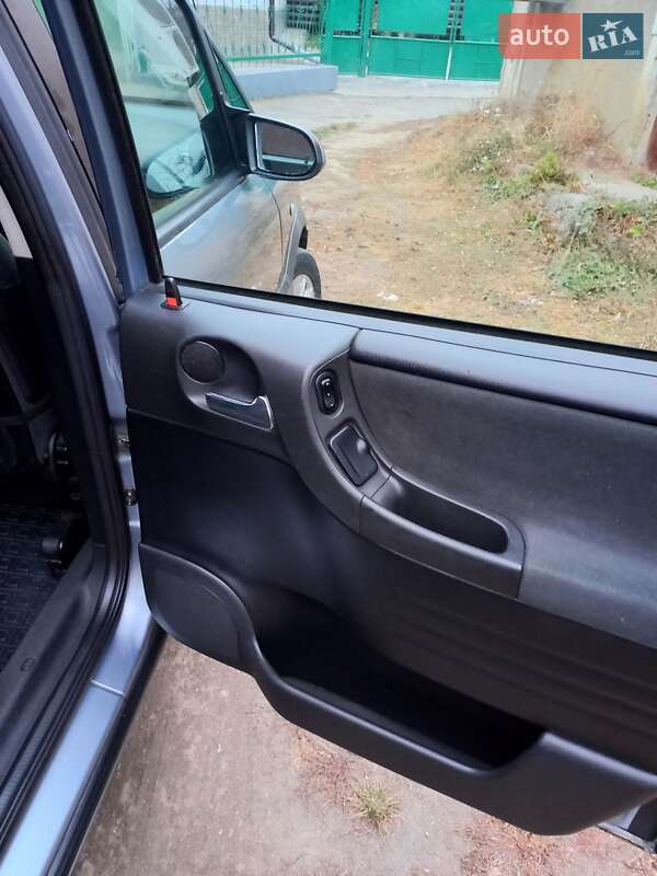 Мінівен Opel Zafira 2003 в Могилів-Подільському фото 8 Мінівен Opel Zafira 2003 в Могилів-Подільському