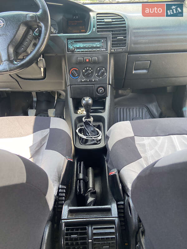 Минивэн Opel Zafira 2001 в Самборе