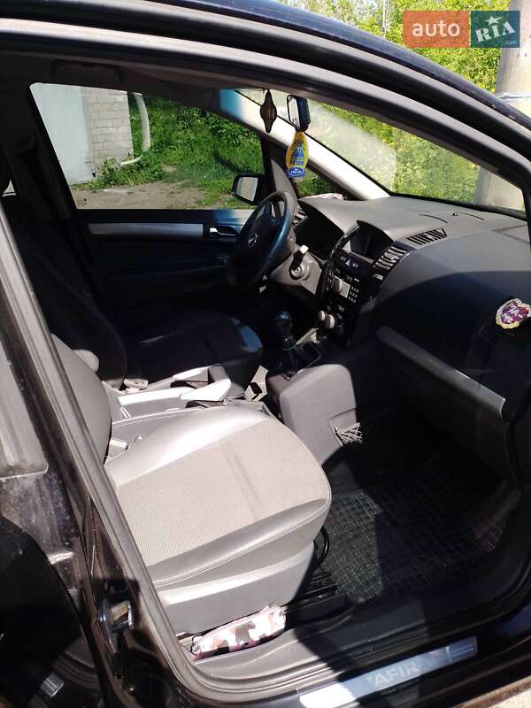 Минивэн Opel Zafira 2008 в Каменском