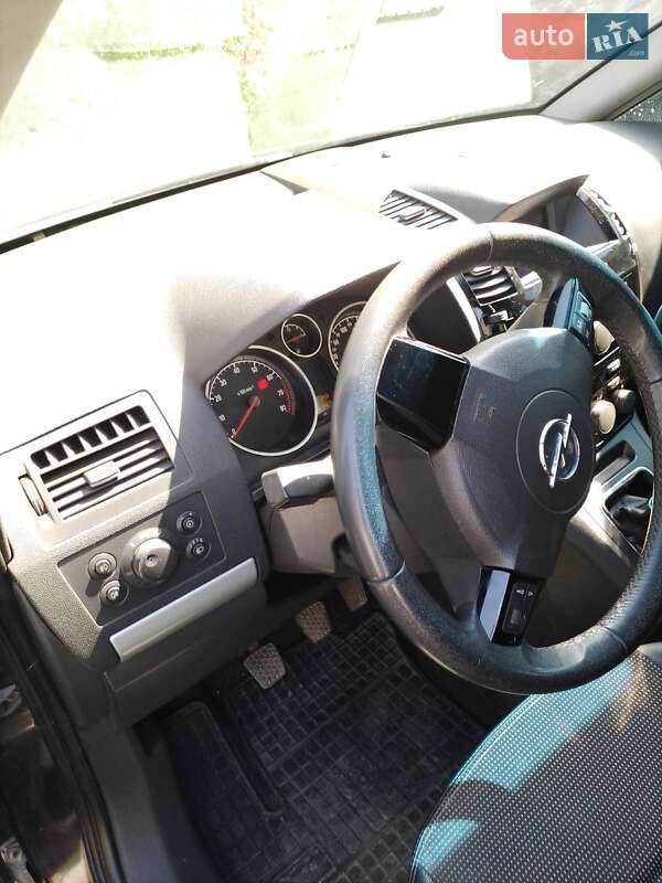 Минивэн Opel Zafira 2008 в Каменском