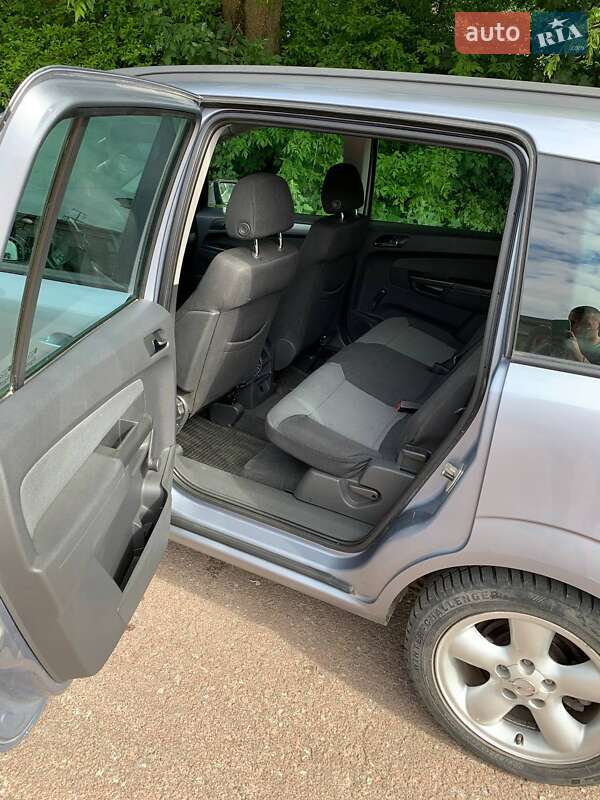 Мінівен Opel Zafira 2005 в Радивиліві