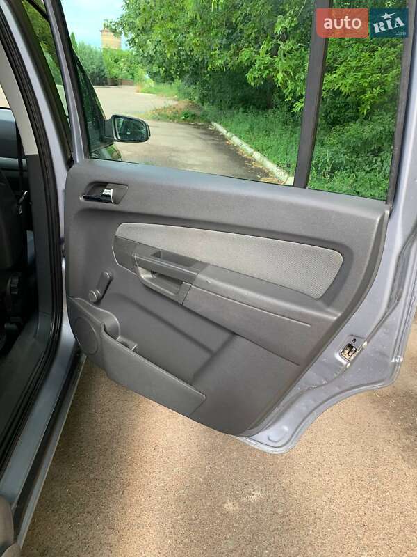 Мінівен Opel Zafira 2005 в Радивиліві