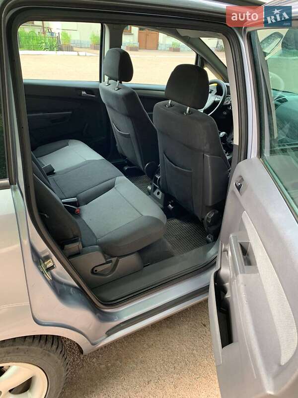 Мінівен Opel Zafira 2005 в Радивиліві