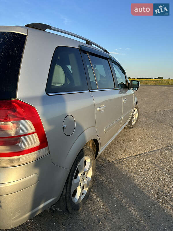Минивэн Opel Zafira 2011 в Каменец-Подольском