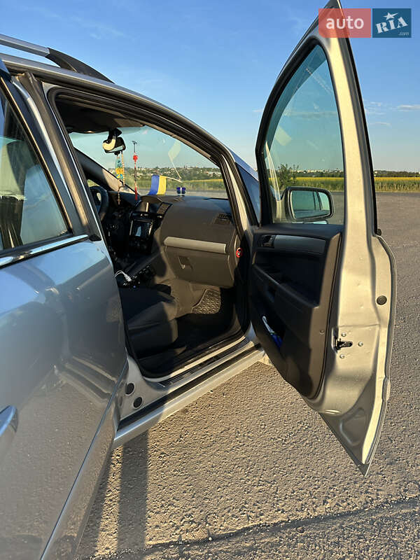 Минивэн Opel Zafira 2011 в Каменец-Подольском
