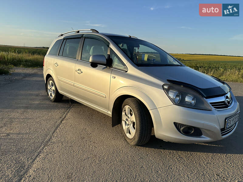 Минивэн Opel Zafira 2011 в Каменец-Подольском