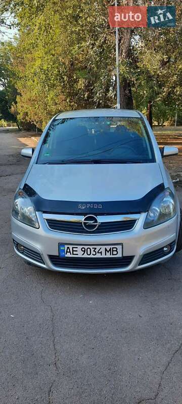 Минивэн Opel Zafira 2007 в Кривом Роге