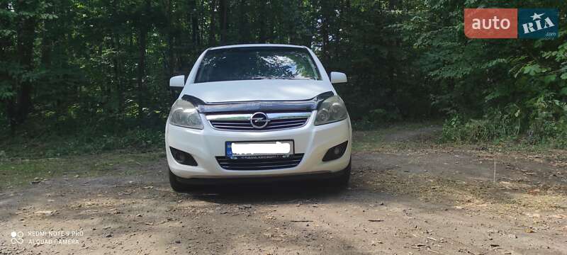 Минивэн Opel Zafira 2011 в 
