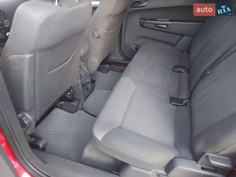 Мінівен Opel Zafira 2010 в Дніпрі