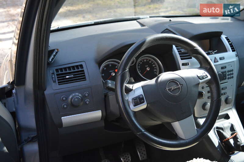 Минивэн Opel Zafira 2007 в Сновске