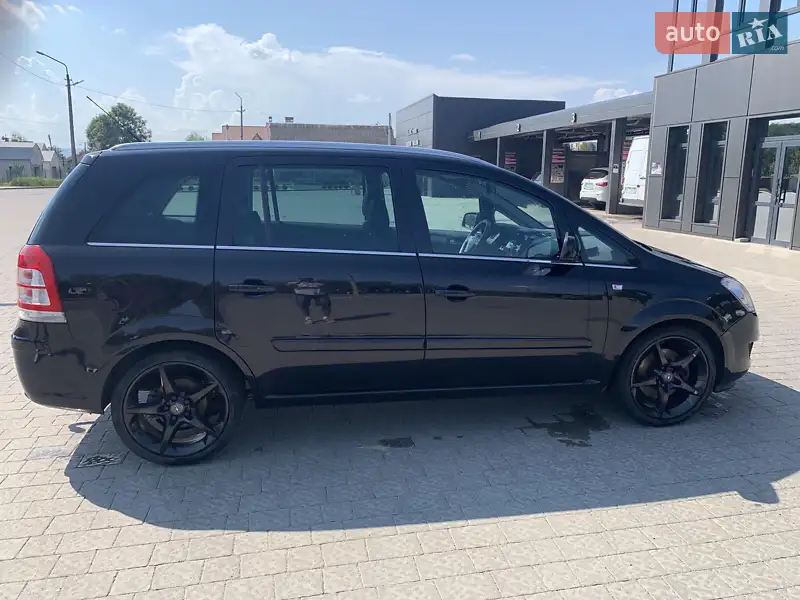 Минивэн Opel Zafira 2011 в 