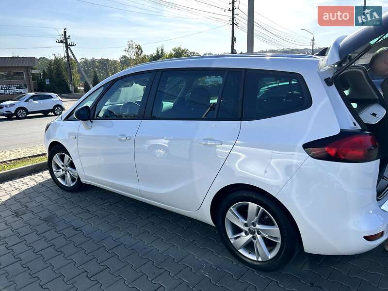 Мікровен Opel Zafira 2015 в Чернівцях