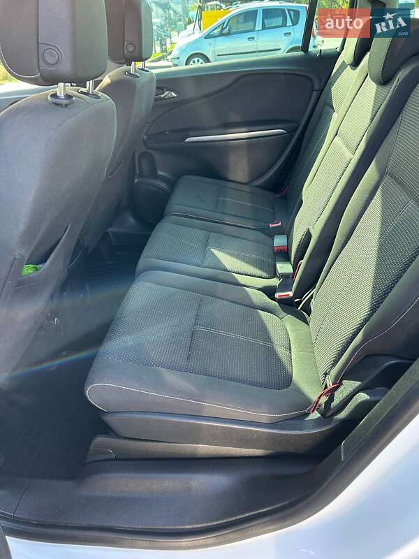 Мікровен Opel Zafira 2015 в Чернівцях
