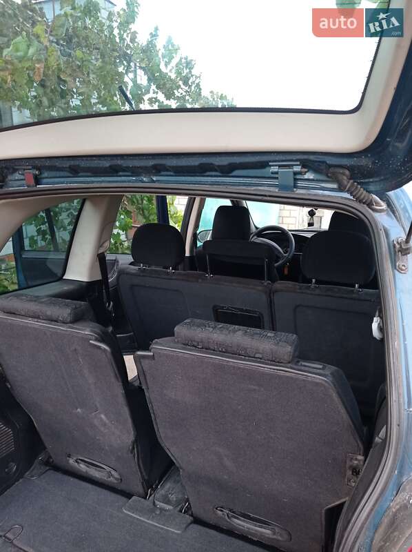 Мінівен Opel Zafira 2000 в Вітовському районі