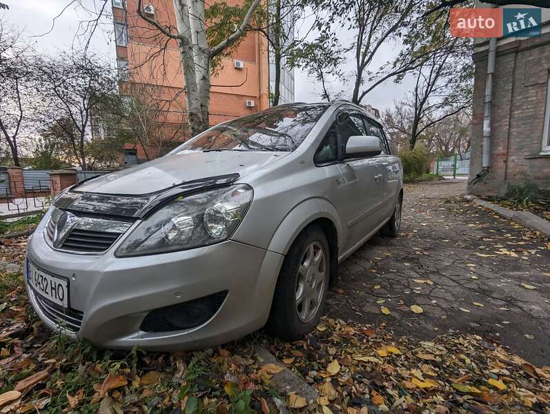 Минивэн Opel Zafira 2010 в Полтаве