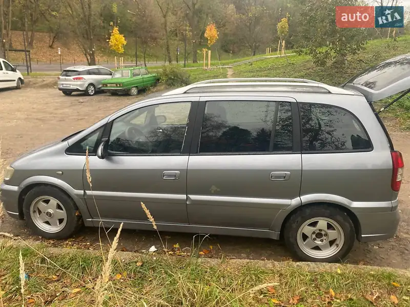 Минивэн Opel Zafira 2004 в 
