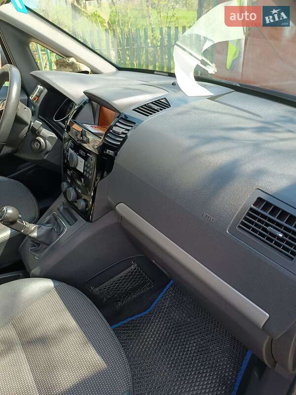 Минивэн Opel Zafira 2009 в Виннице