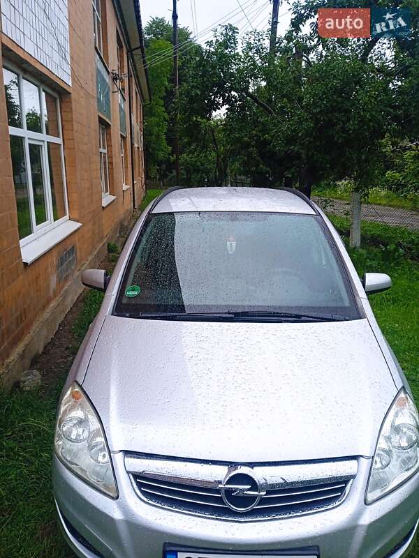 Мінівен Opel Zafira 2008 в Вижниці