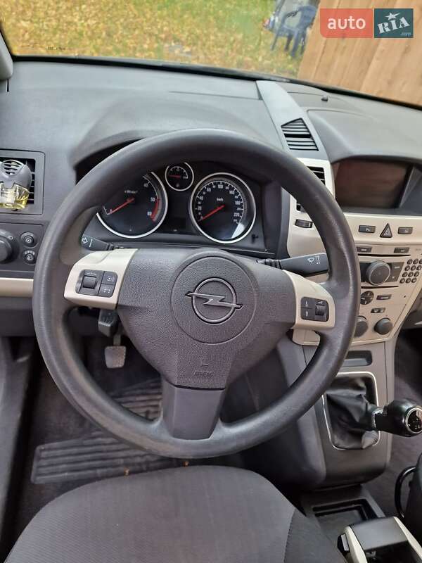 Минивэн Opel Zafira 2008 в Луцке