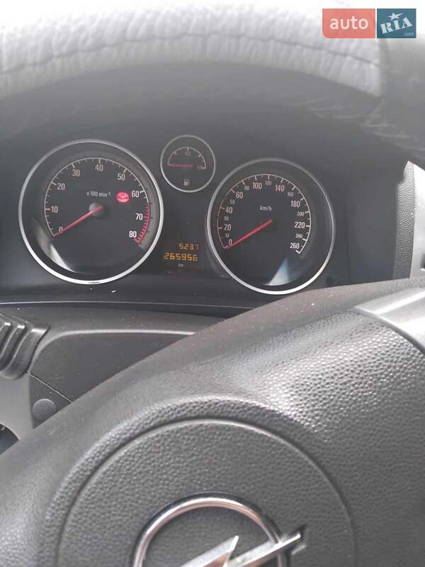 Минивэн Opel Zafira 2006 в Сокале