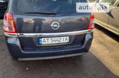 Минивэн Opel Zafira 2010 в Калуше