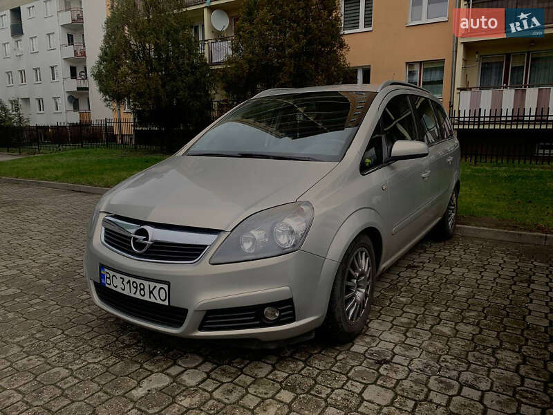 Минивэн Opel Zafira 2005 в Дрогобыче