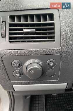 Минивэн Opel Zafira 2010 в 