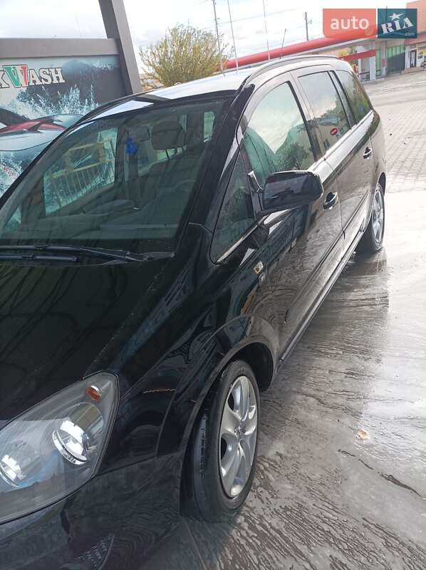 Минивэн Opel Zafira 2010 в Мукачево