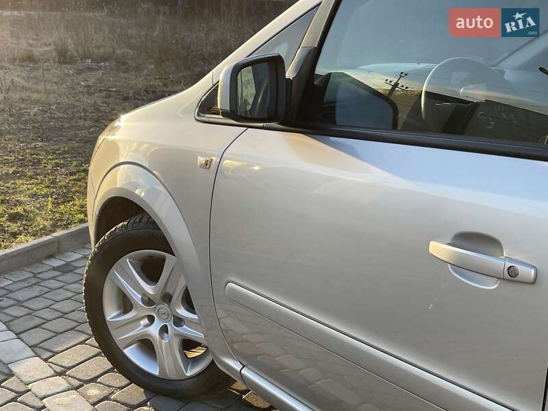 Мінівен Opel Zafira 2013 в Львові