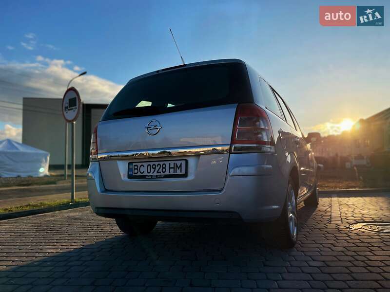Мінівен Opel Zafira 2013 в Львові