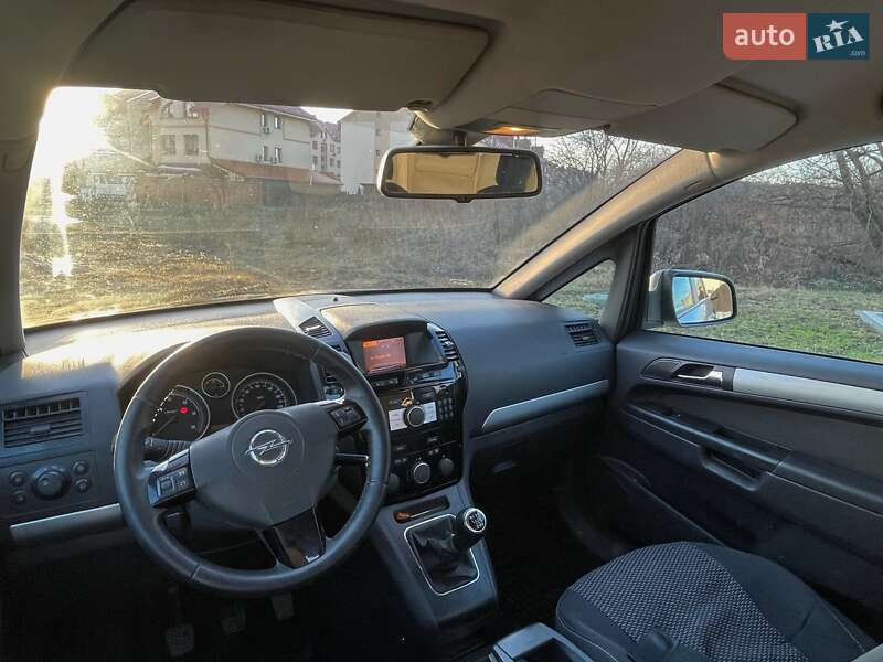 Мінівен Opel Zafira 2013 в Львові