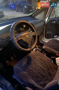 Минивэн Opel Zafira 2002 в 